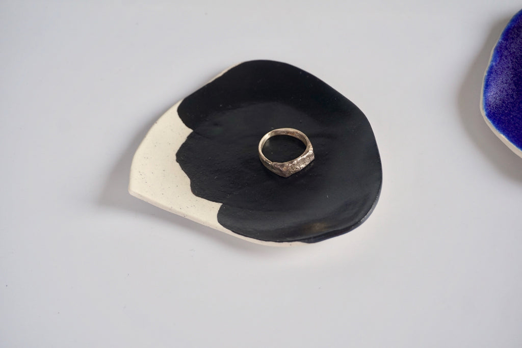 Handmade ring dish ceramic | No 3 by Chen Liyuan