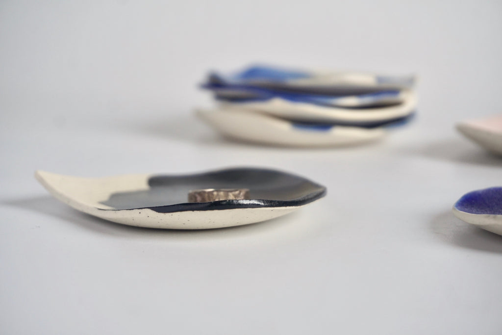 Handmade ring dish ceramic | No 3 by Chen Liyuan