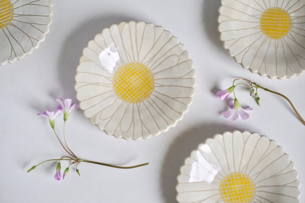 Handmade cute daisy dish Singapore | Eat & Sip
