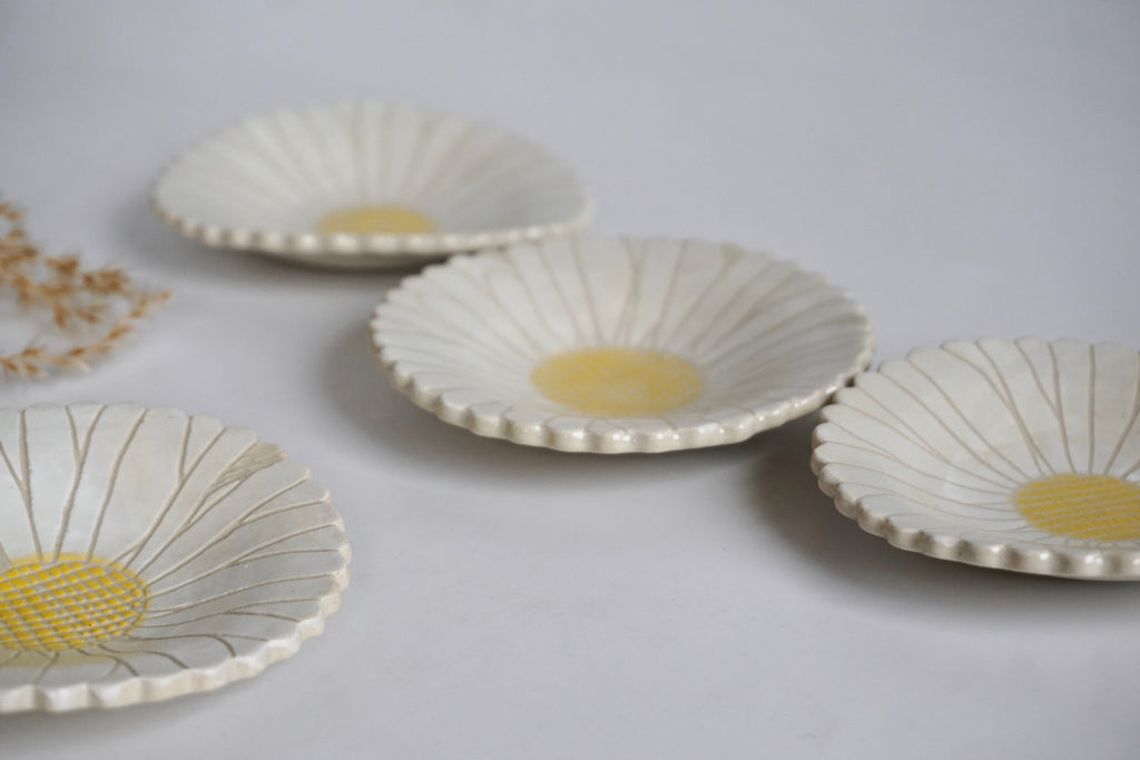 Handmade cute daisy dish Singapore | Eat & Sip