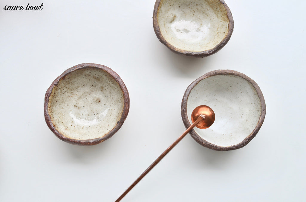 Handmade raw rustic earthenware plates - Eat & Sip hellorat project