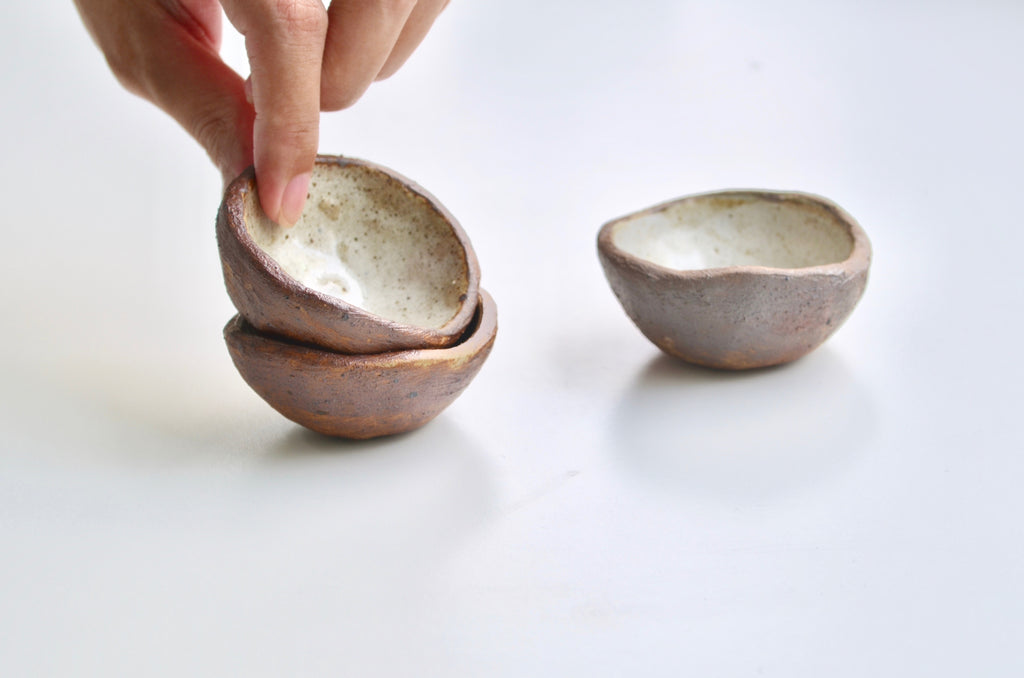 Handmade raw rustic earthenware pinch pots - Eat & Sip ceramics hellorat project
