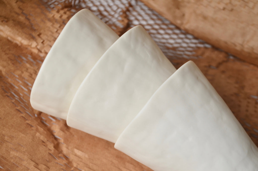White hand-coiled beaker | Kira Ni